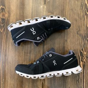 Women’s On Cloud 5 Sneakers Size 8